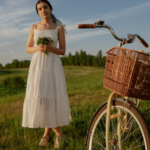 <div class="sponsor-tag" style="font-size:13px; color:#777; font-weight:bold; margin-bottom:6px;">
Artykuł sponsorowany
</div>Suknia Boho: Esencja Swobody i Elegancji